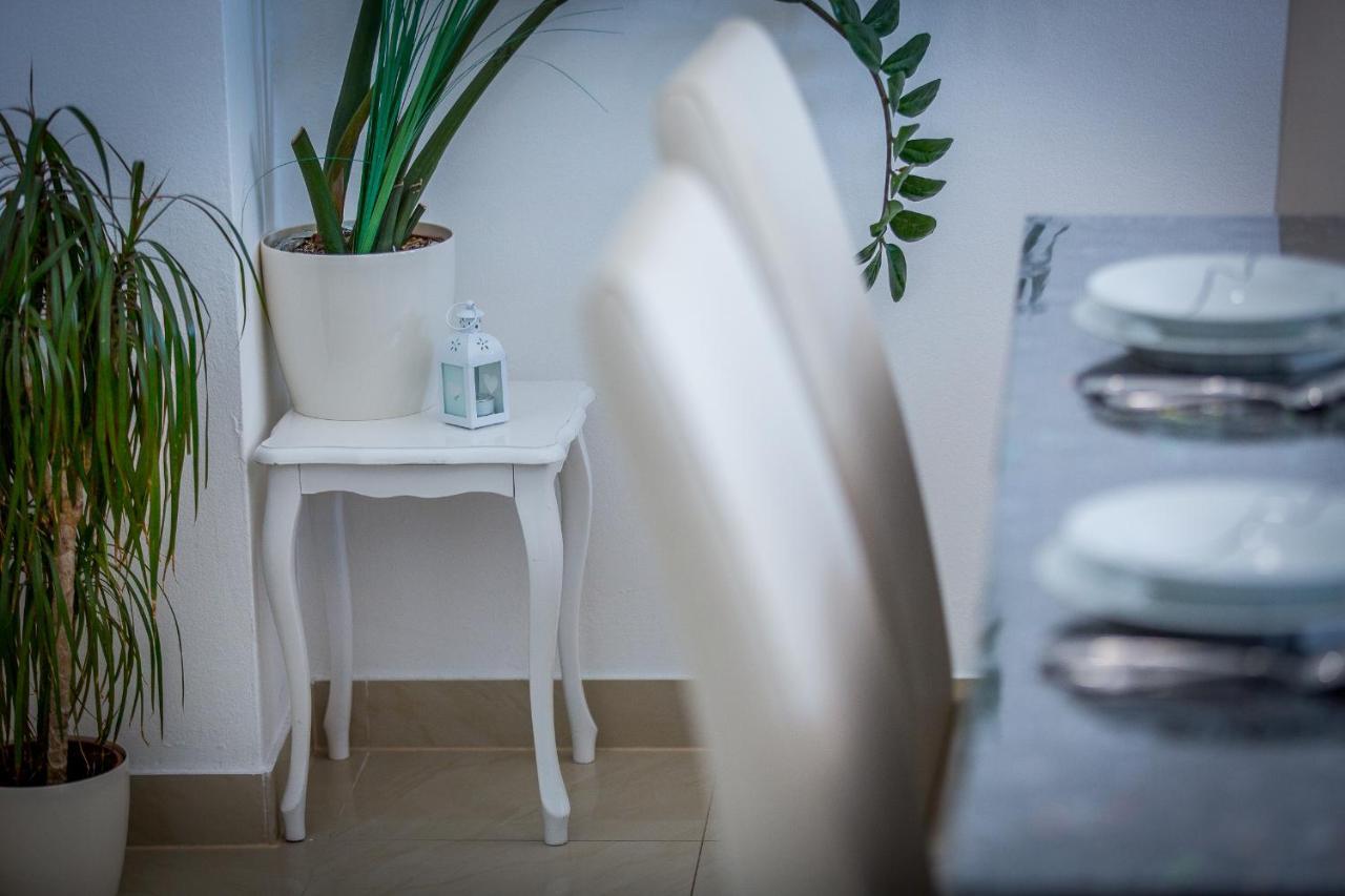 Apartment Luni لوكفا روجوزنيكا المظهر الخارجي الصورة