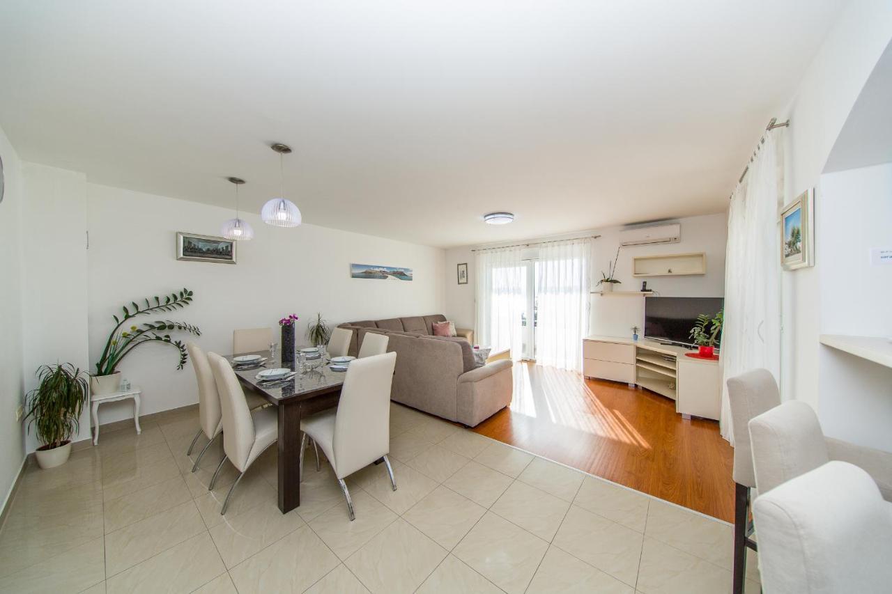 Apartment Luni لوكفا روجوزنيكا المظهر الخارجي الصورة