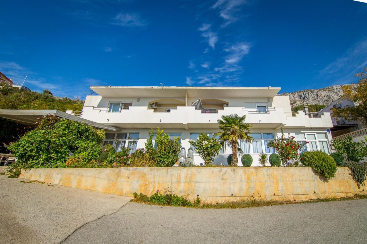 Apartment Luni لوكفا روجوزنيكا المظهر الخارجي الصورة