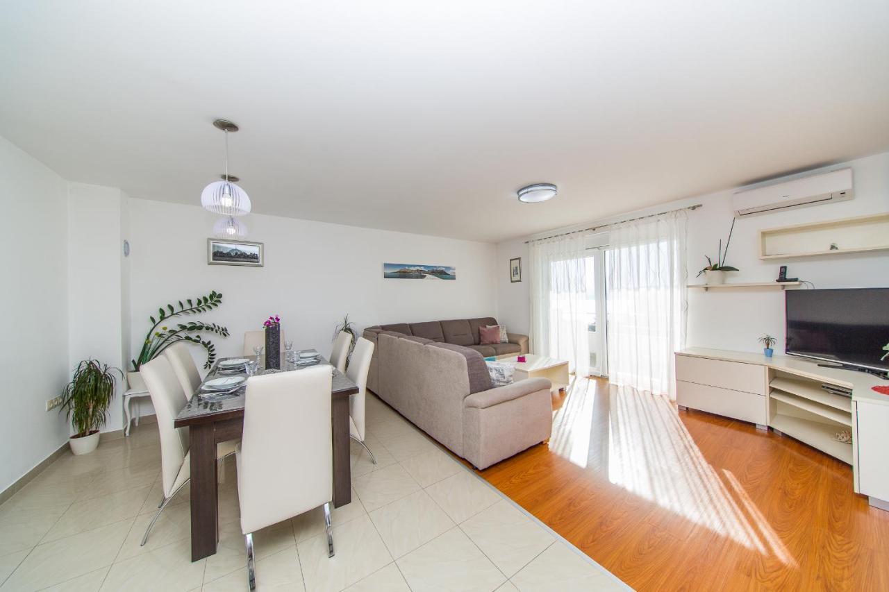 Apartment Luni لوكفا روجوزنيكا المظهر الخارجي الصورة