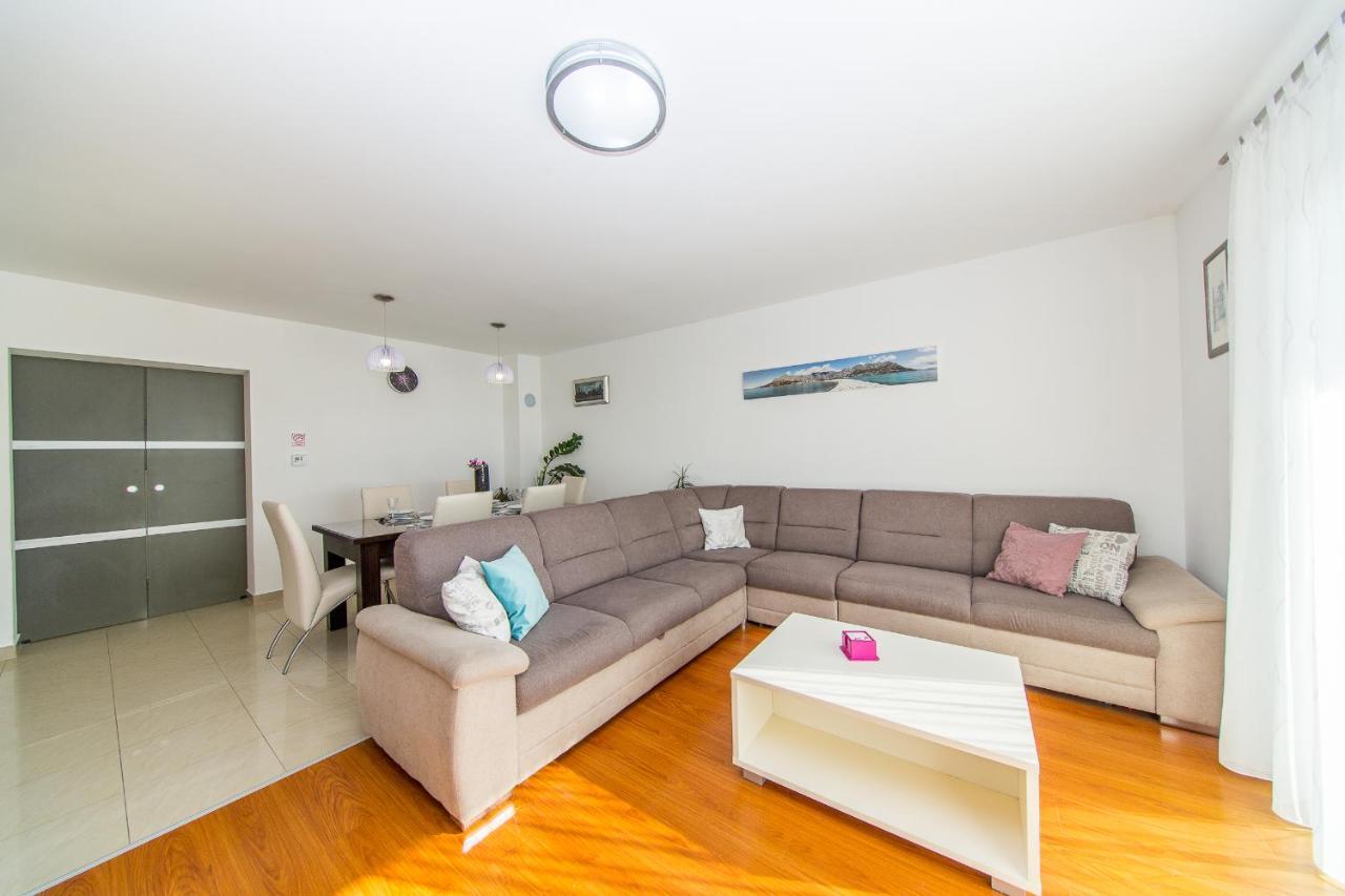 Apartment Luni لوكفا روجوزنيكا المظهر الخارجي الصورة