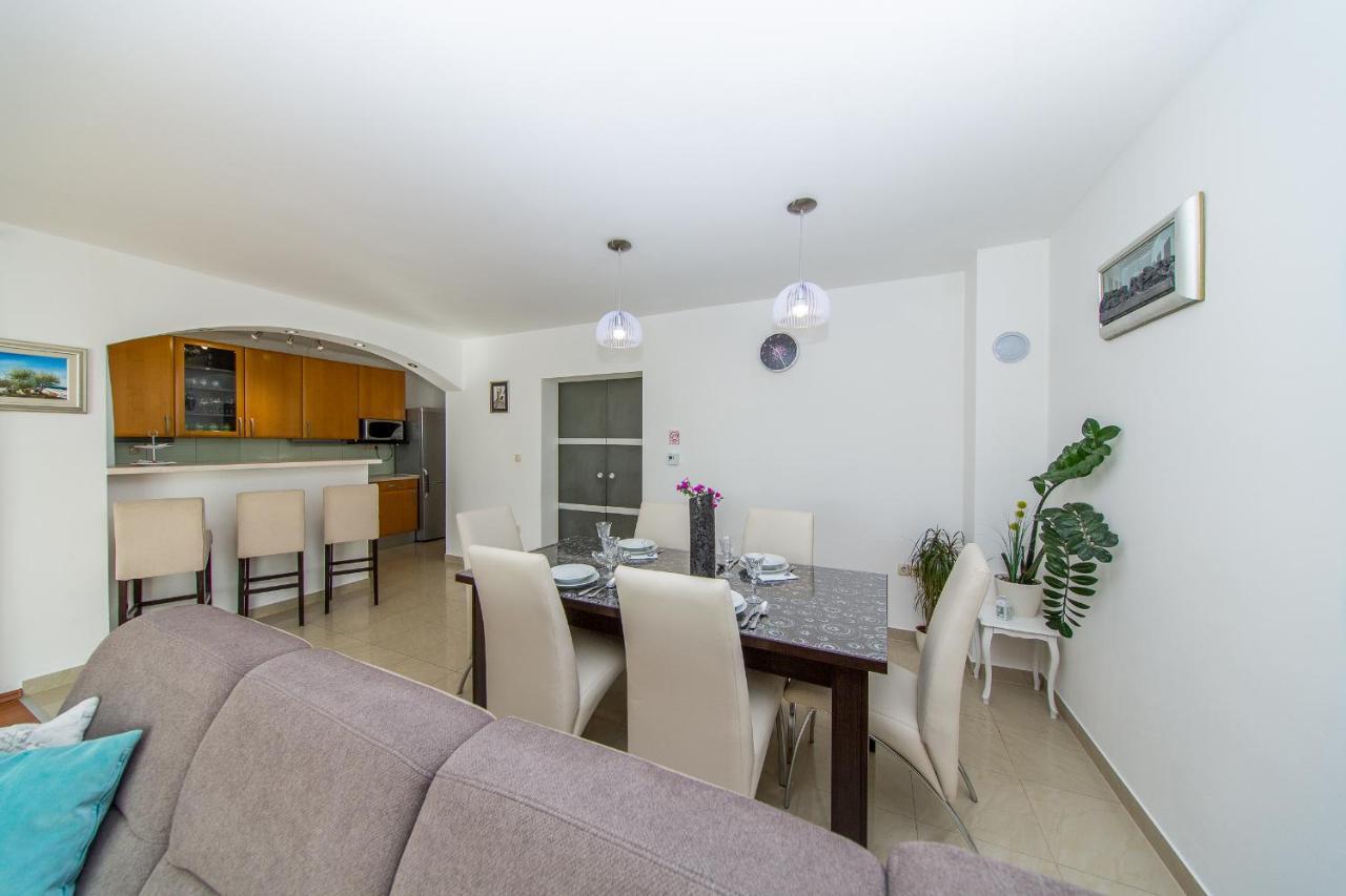 Apartment Luni لوكفا روجوزنيكا المظهر الخارجي الصورة