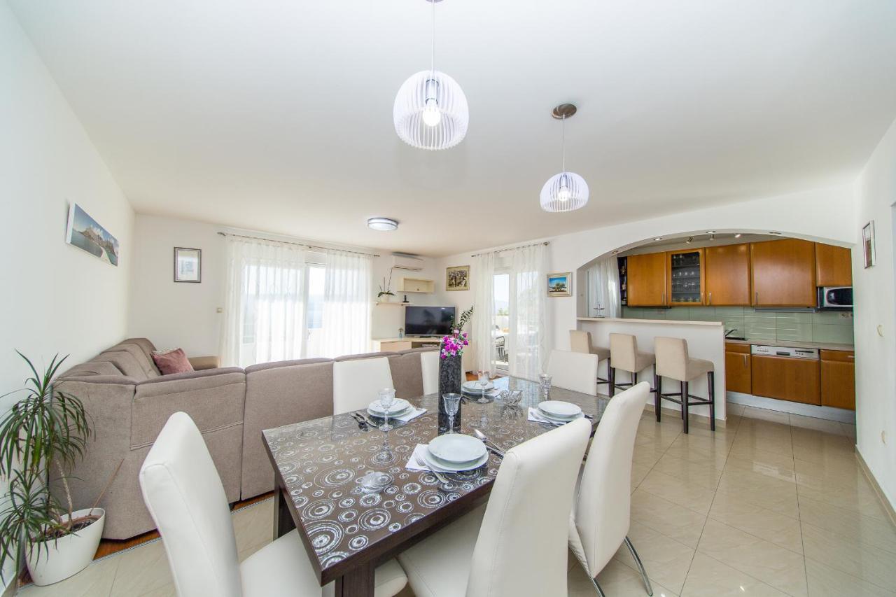 Apartment Luni لوكفا روجوزنيكا المظهر الخارجي الصورة