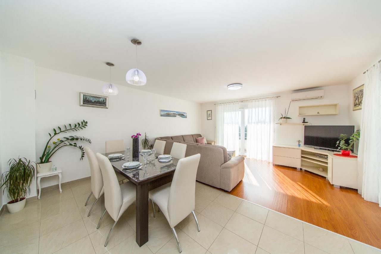 Apartment Luni لوكفا روجوزنيكا المظهر الخارجي الصورة